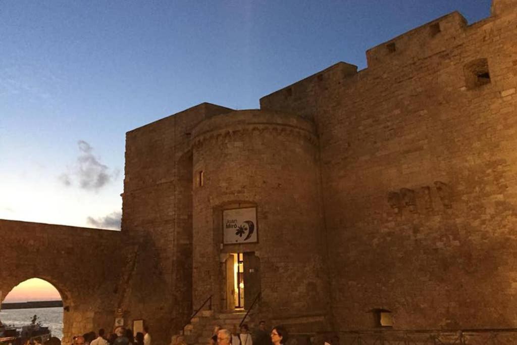 Historic Apartment In Centre Of City 100M To Sea Monopoli Exteriör bild