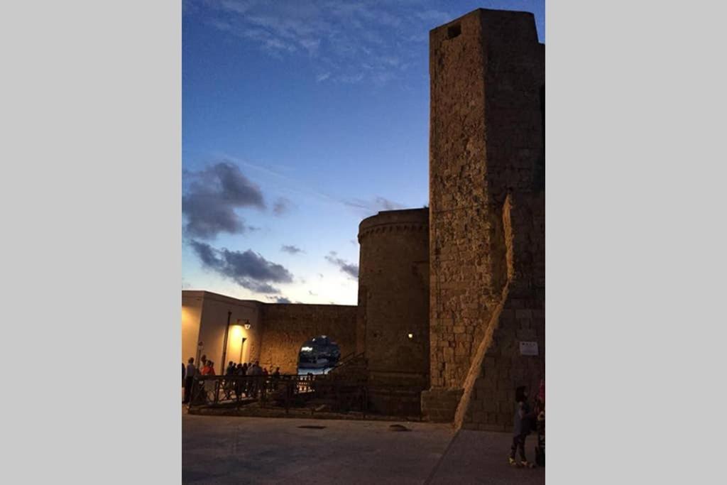 Historic Apartment In Centre Of City 100M To Sea Monopoli Exteriör bild